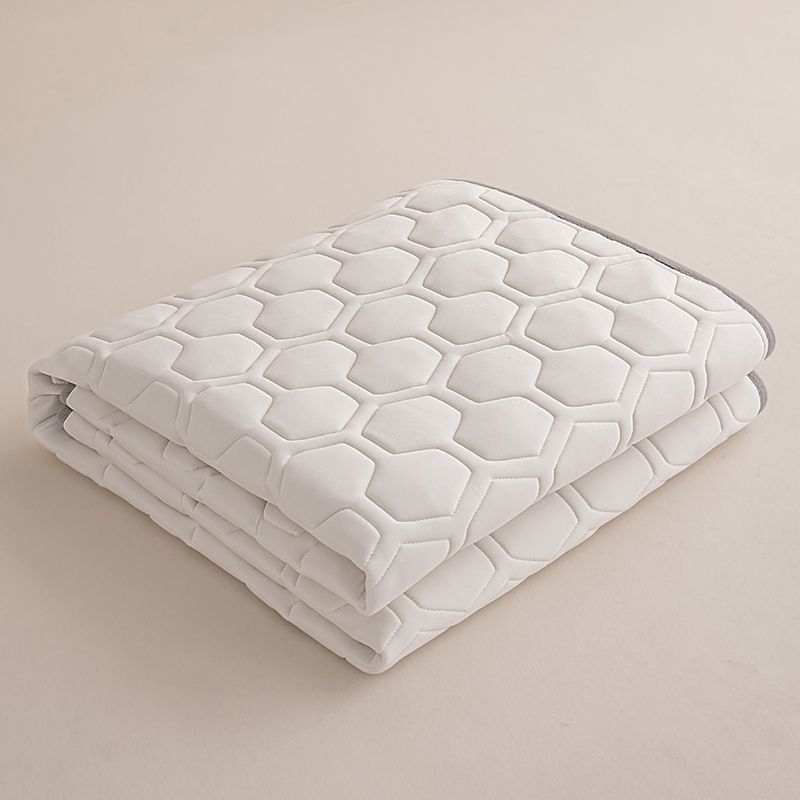 Self-cooling dog mat – Non-toxic, soft cooling pad for indoor & outdoor use, washable & available in various sizes