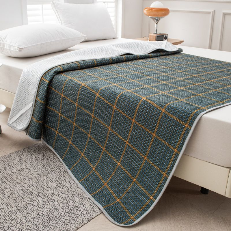 Self-cooling dog mat – Non-toxic, soft cooling pad for indoor & outdoor use, washable & available in various sizes