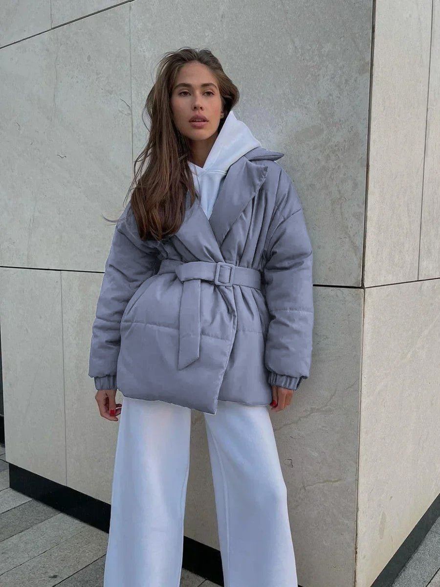 Dolie | Puffer-Winterjacke mit Gürtel für Damen 1