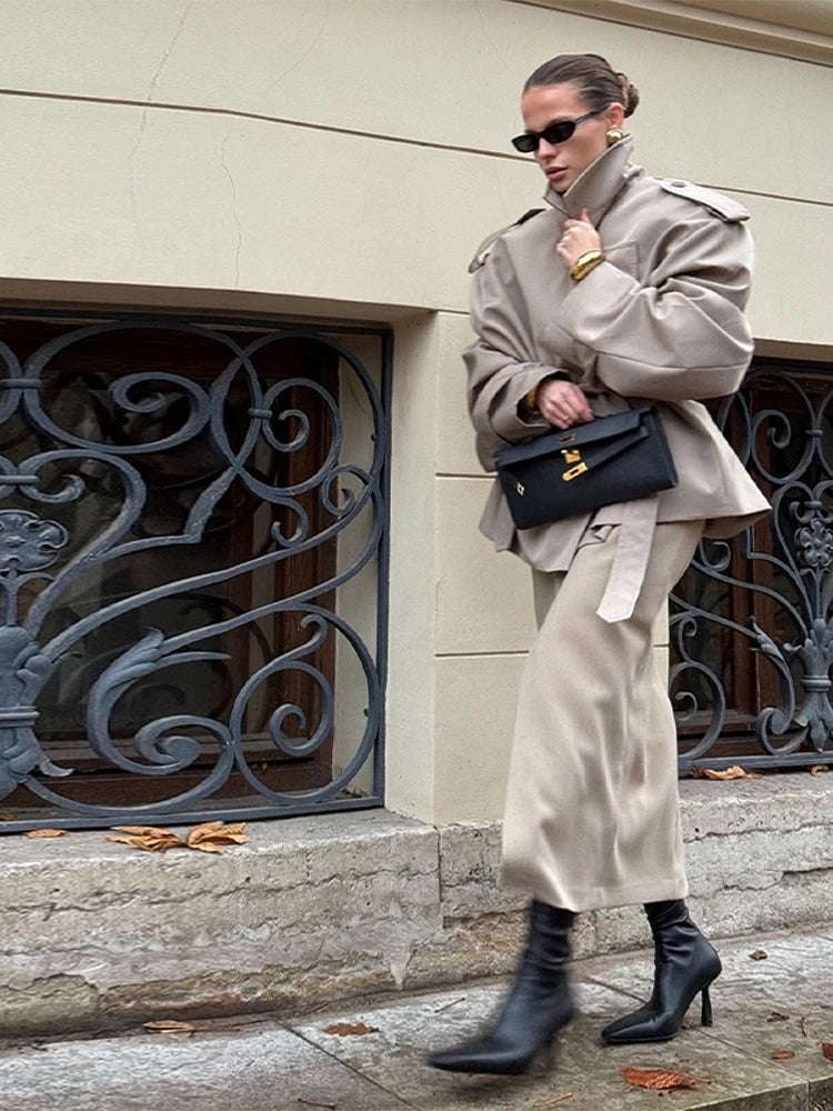 Eleganter Damen Trenchcoat mit Schulterpolstern und Schnürung – Tailliert in Beige oder Schwarz 4