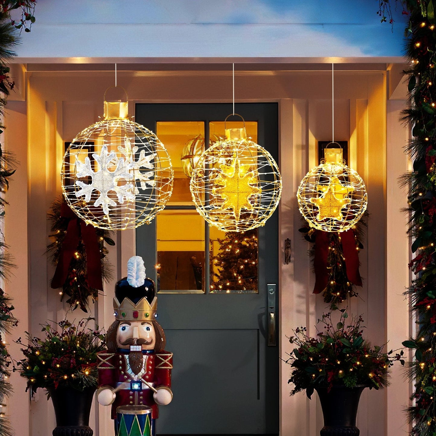 FestiveSpheres – 3 Stück LED-Weihnachtskugeln als hängende und stehende Dekoration 2