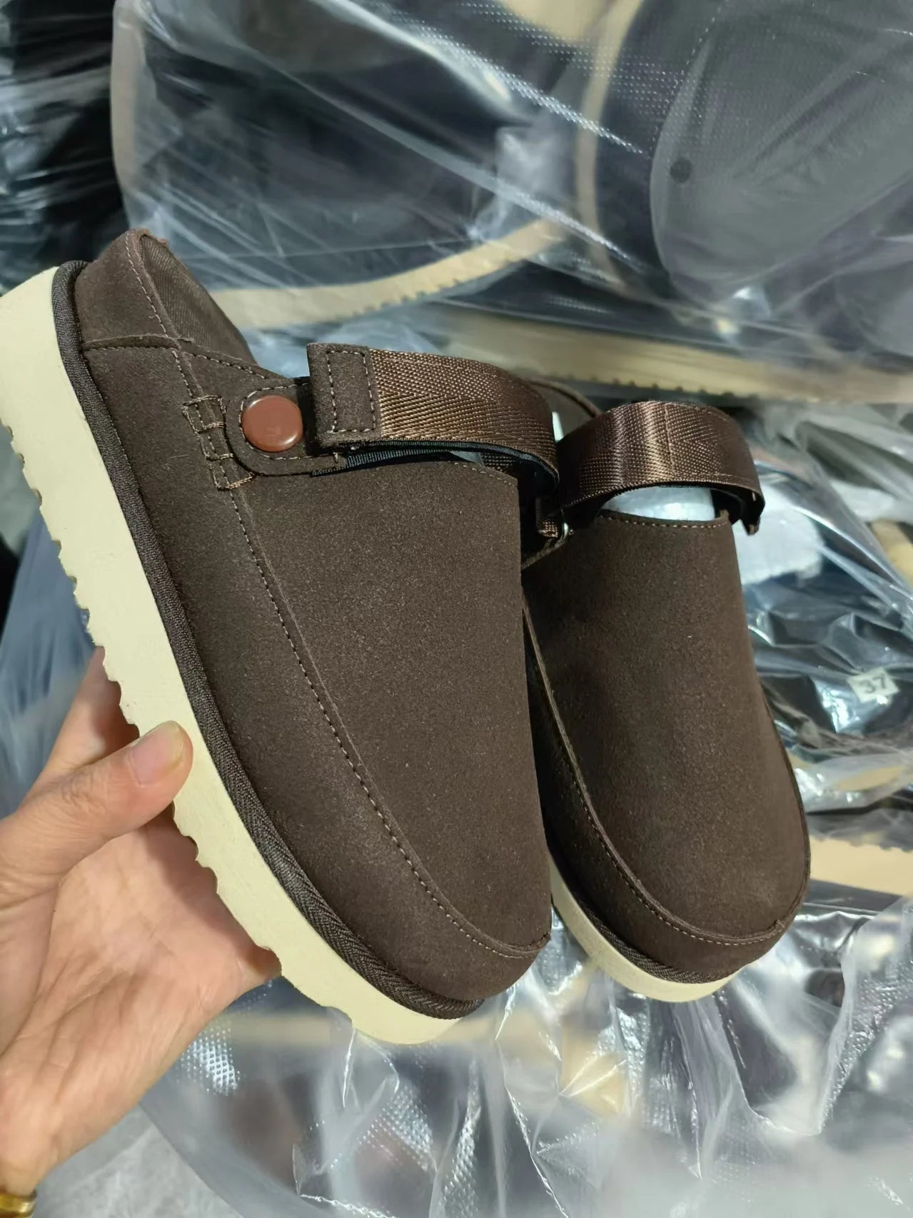 Flauschige Plattform Hausschuhe Damen in Größe 43 – Bequeme und elegante Winter-Slipper für Zuhause 9