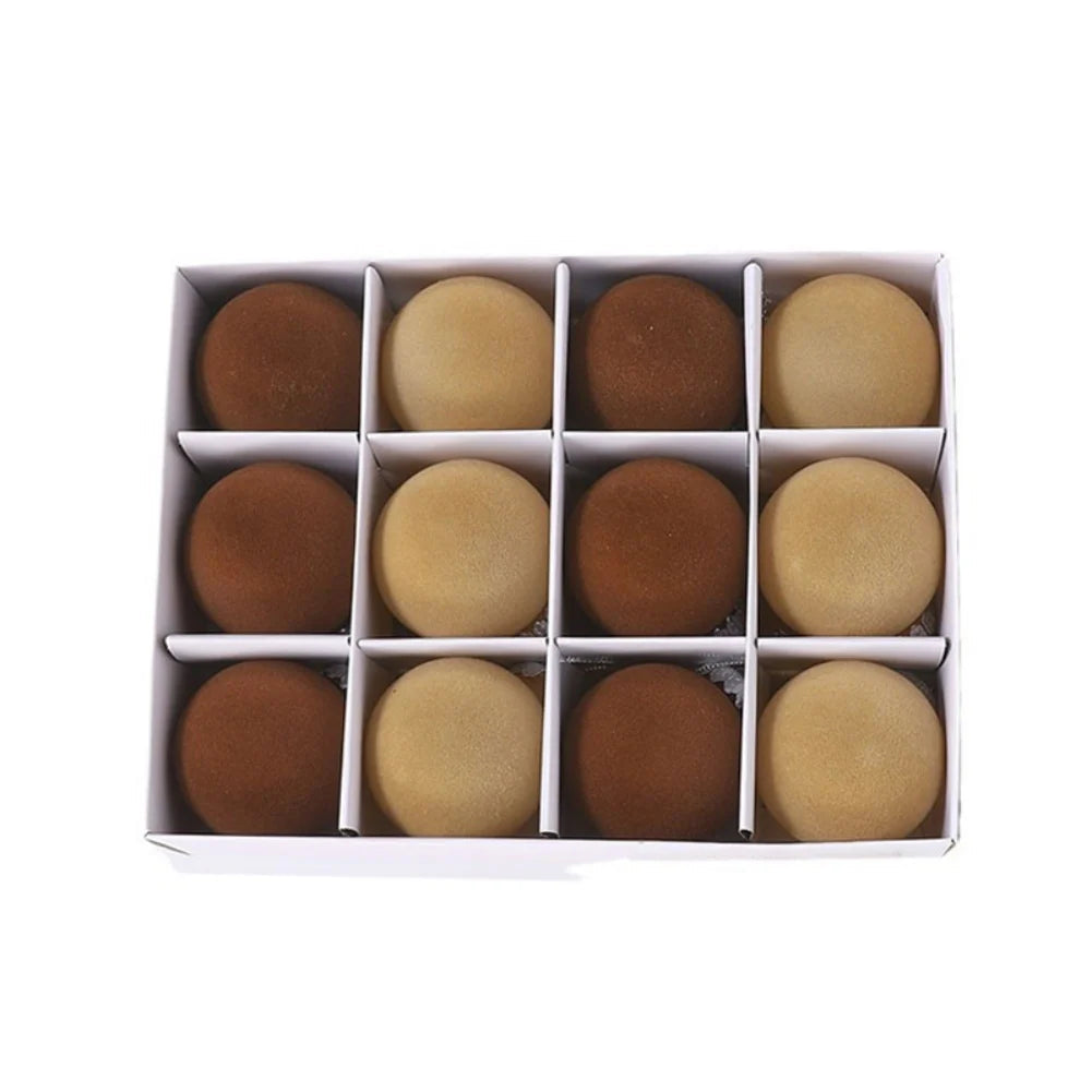 Gevlokte Weihnachtsbaumkugeln Set aus Kunststoff – 12 Weiße Ornamente mit Samtoberfläche, 7 cm 2