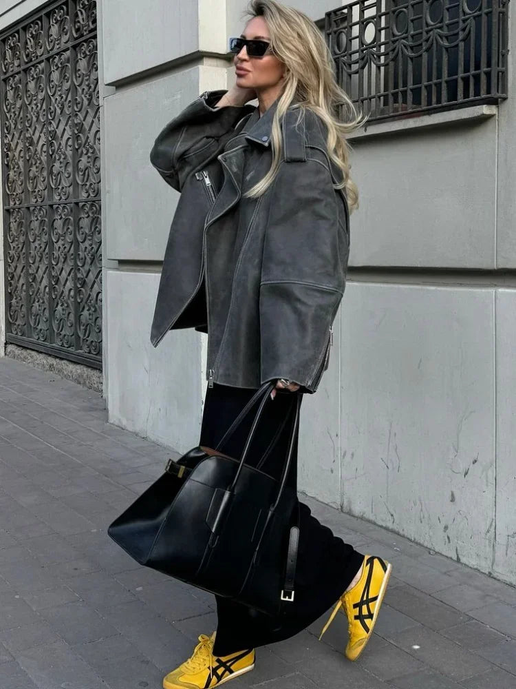 Graue Damenjacke aus Wildleder mit Reißverschluss und Taschen – Modischer Herbstmantel für Alltag 3