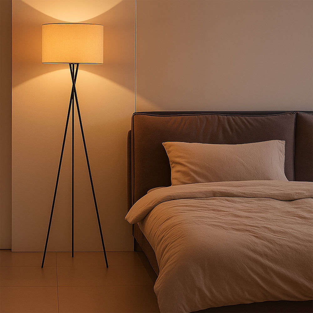 Lightrum | Seiden-Stehlampe für moderne Ästhetik 1