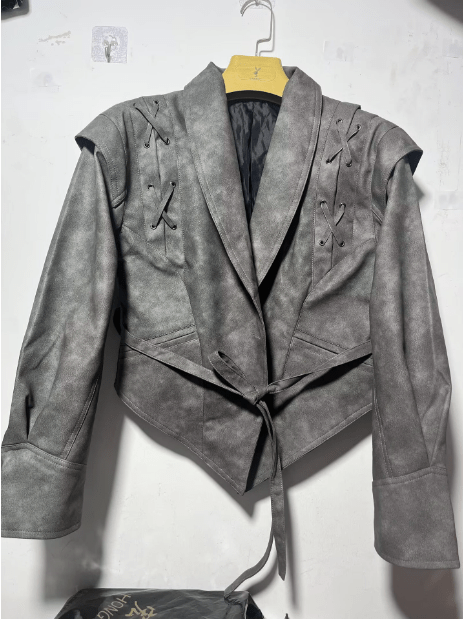 Madonna | Damen Winterjacke aus Leder mit Bindegürtel 5