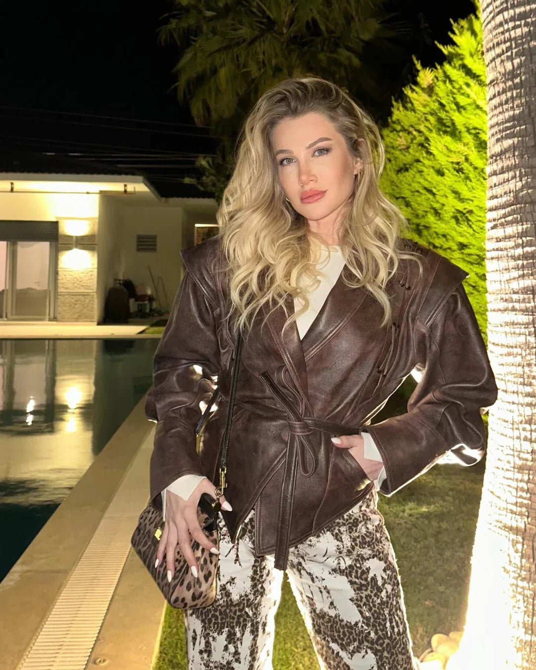Madonna | Damen Winterjacke aus Leder mit Bindegürtel 7