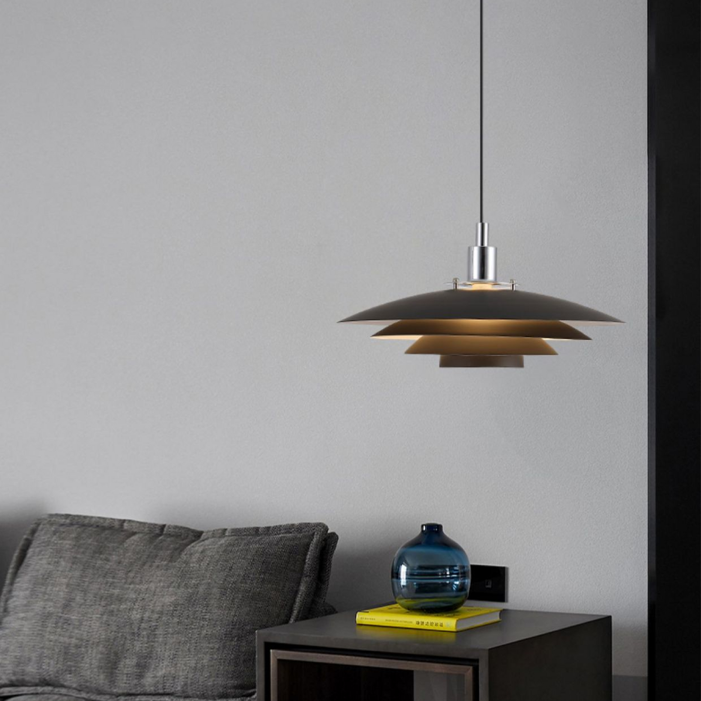 Moderne niedrige Pendelleuchte aus Metall 4