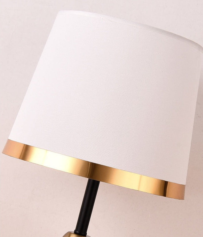 NoirBeam – Schlichte Tischleuchte in Gold und Schwarz für dezente Beleuchtung 6