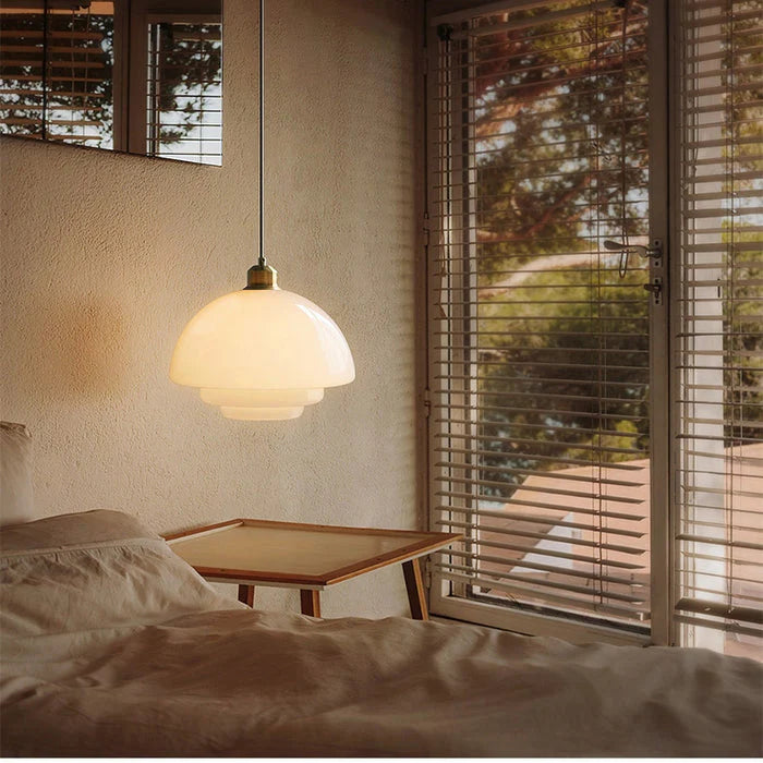 Olynt | Leuchtende Pendelleuchte aus milchig-weißem Glas für moderne Wohnräume 2