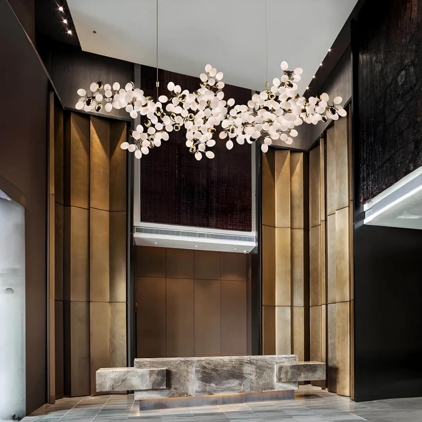 Omvra | Luxuriöser Blumenkronleuchter mit modernem Touch 3