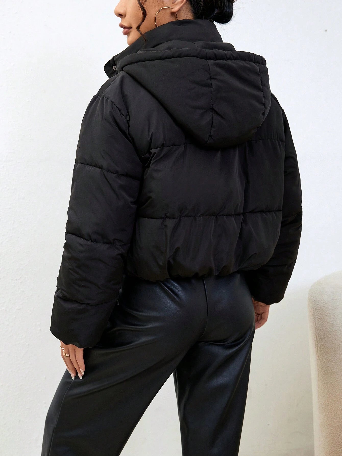 Ruby | Kurze Puffer-Winterjacke mit Kapuze für Damen 2