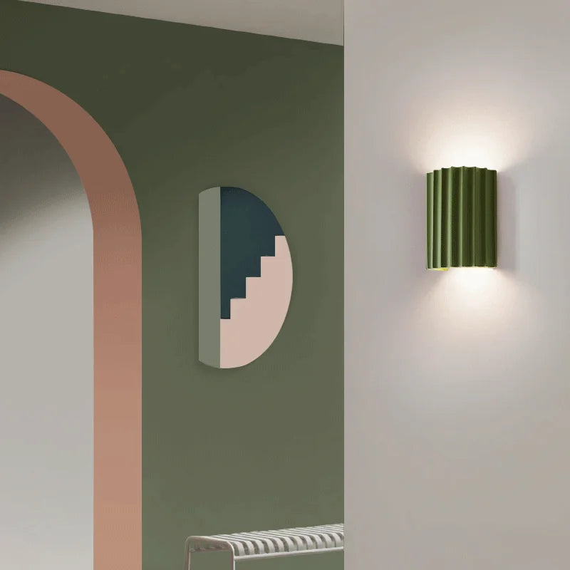 Lampada da parete moderna in resina – Illuminazione artistica per interni contemporanei