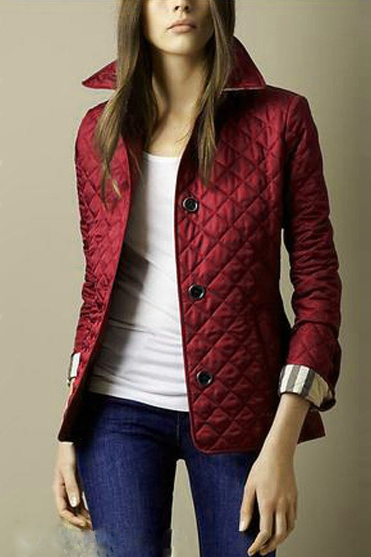 Sienna | Leichte Damen-Winterpufferjacke mit klassischen Knöpfen 0