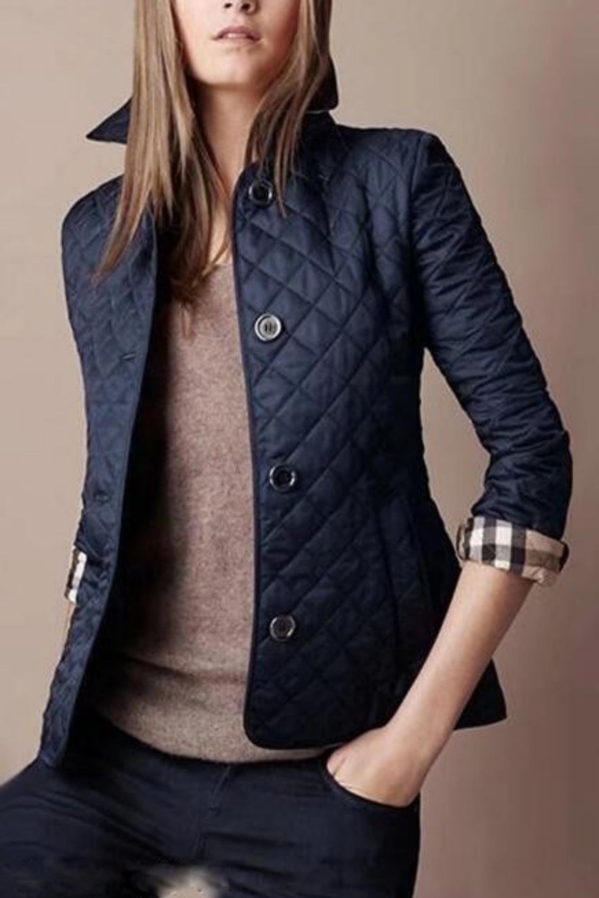 Sienna | Leichte Damen-Winterpufferjacke mit klassischen Knöpfen 4