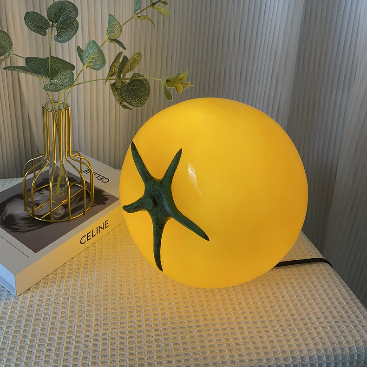 Statuenhaft | Dekorative Tomaten-Tischlampe 2