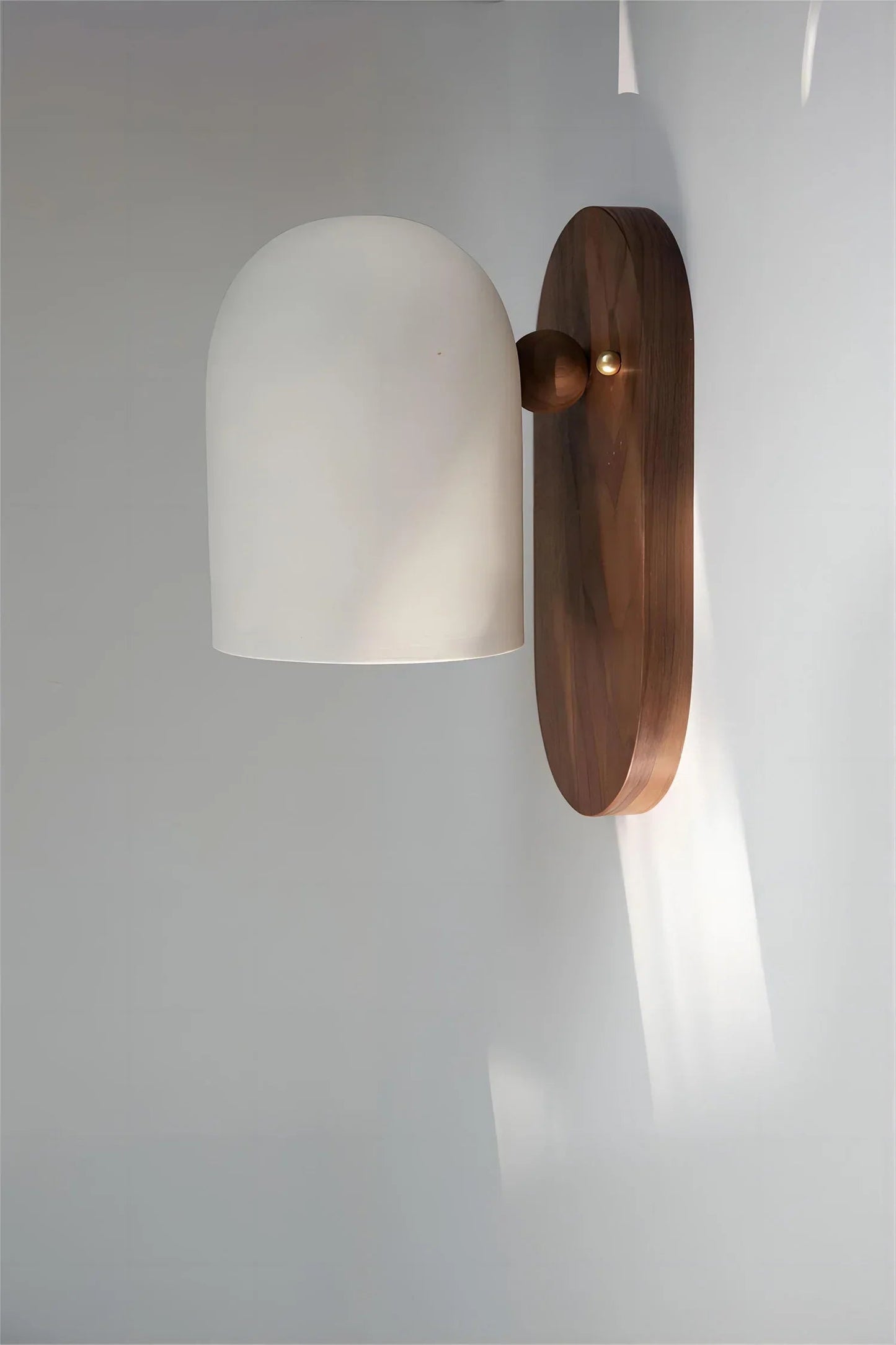 TimberSoul – Wabi-Sabi-Walnuss-Wandleuchte für natürliches Ambiente 8