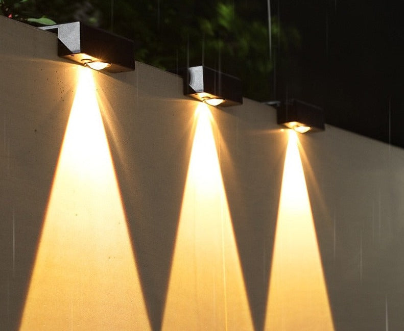 Wetterfeste Solar-Außenbeleuchtung mit Intelligenten Lichtsensor – Außenleuchten für Haus und Garten, Schwarz, IP65 5