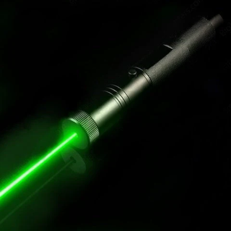 Wiederaufladbarer Laserpointer mit großer Reichweite für den Einsatz im Freien 0