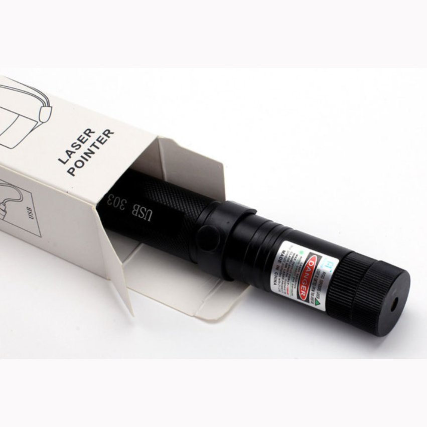 Wiederaufladbarer Laserpointer mit großer Reichweite für den Einsatz im Freien 4