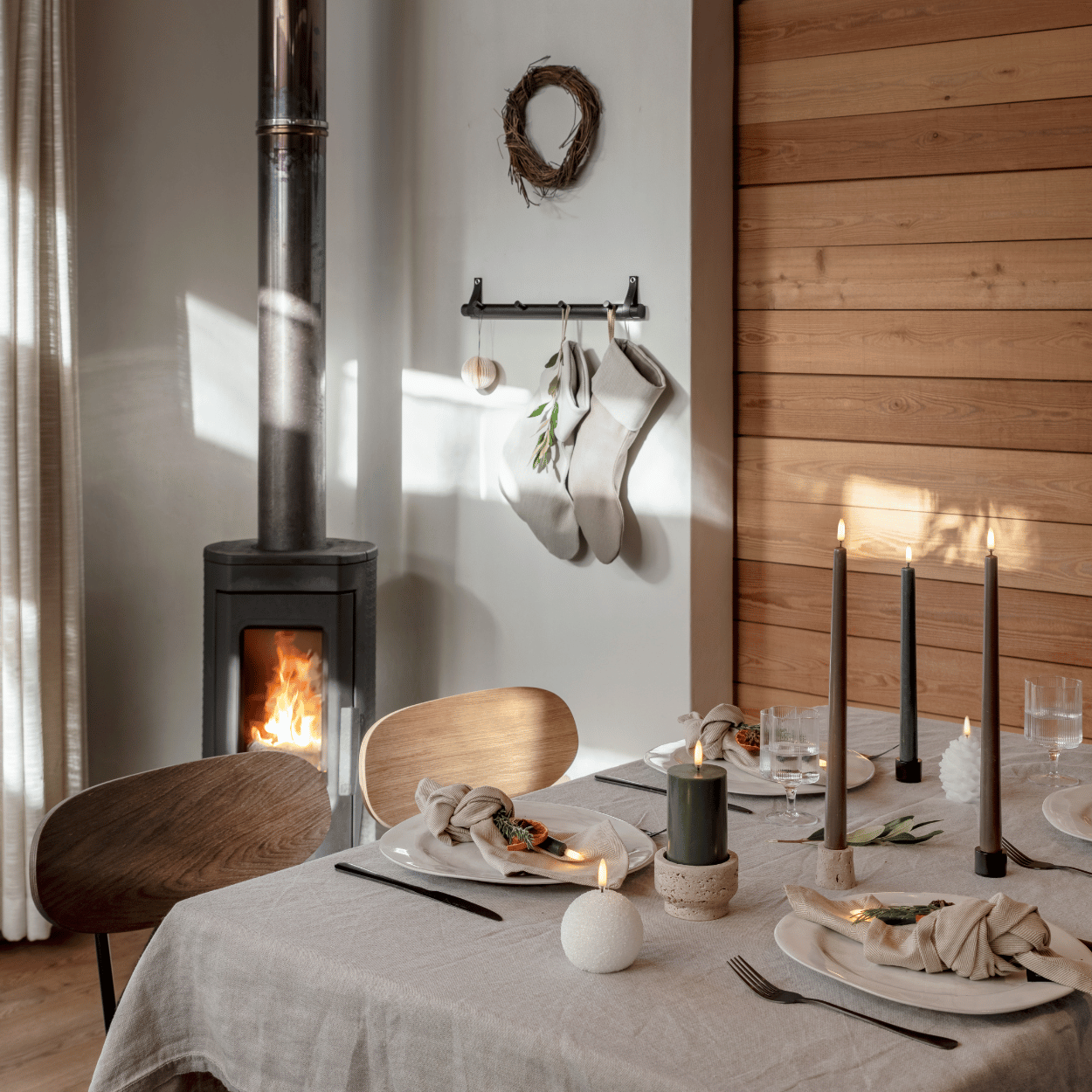 WinterShine – Elegante LED-Kerze im Schneeball-Design 6