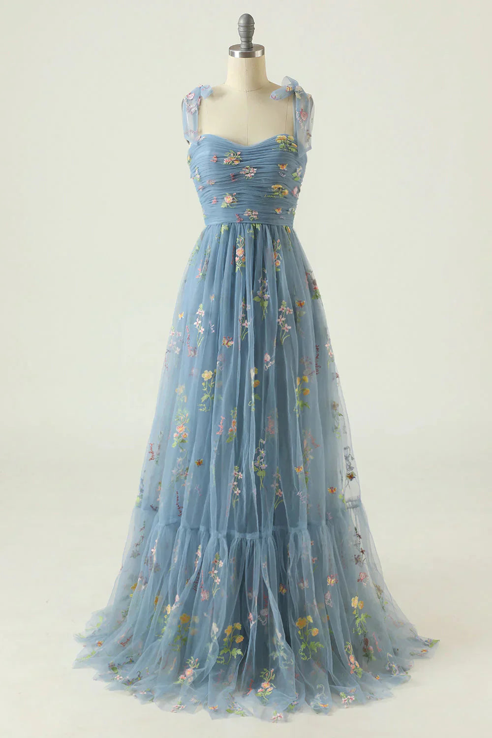 Ball gown made of embroidered tulle | Elegant dress for festive occasions