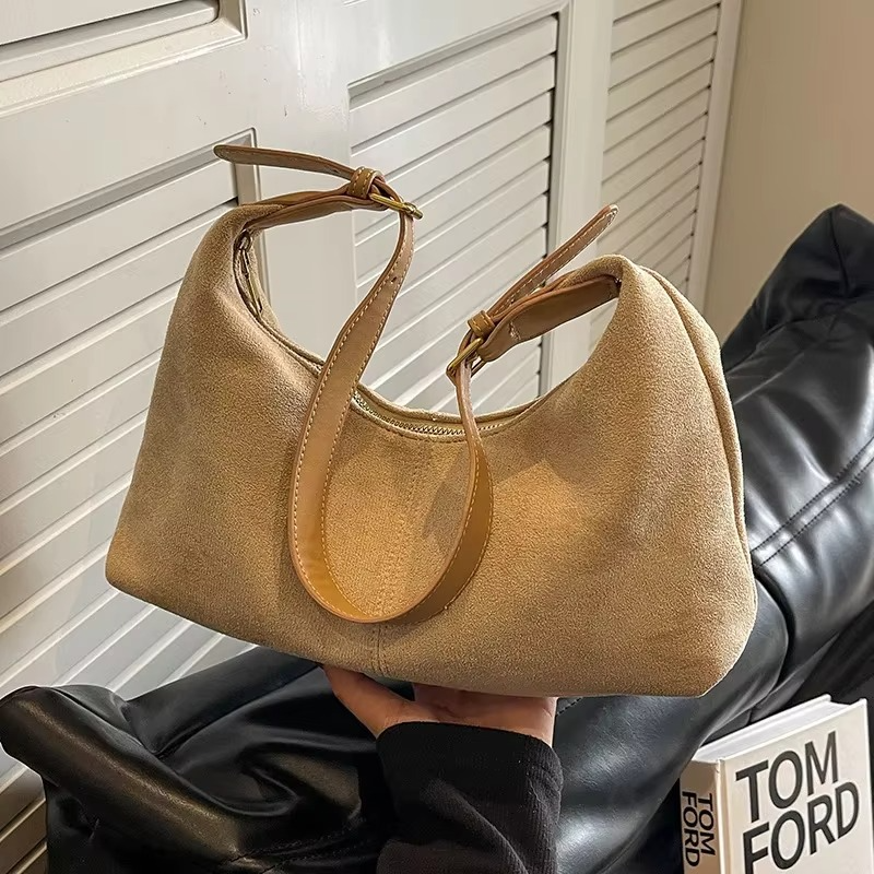 Mala de senhora vintage em camurça com design em meia-lua – Mala preta elegante para qualquer ocasião