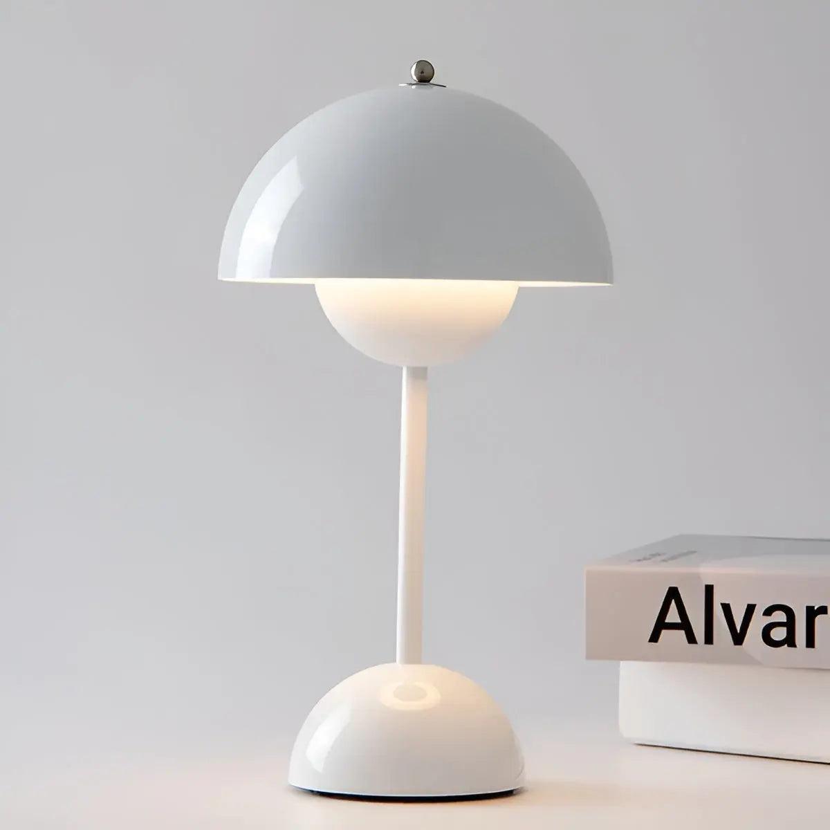 EisLicht – Modern table lamp design