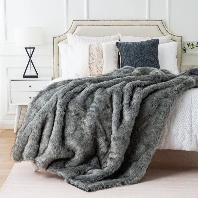 GlanzFlausch – Glamorous Faux Fur Blanket
