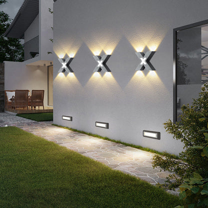 QuadraStrahl Outdoor – Wasserdichte X-förmige LED Wandleuchte für den Außenbereich