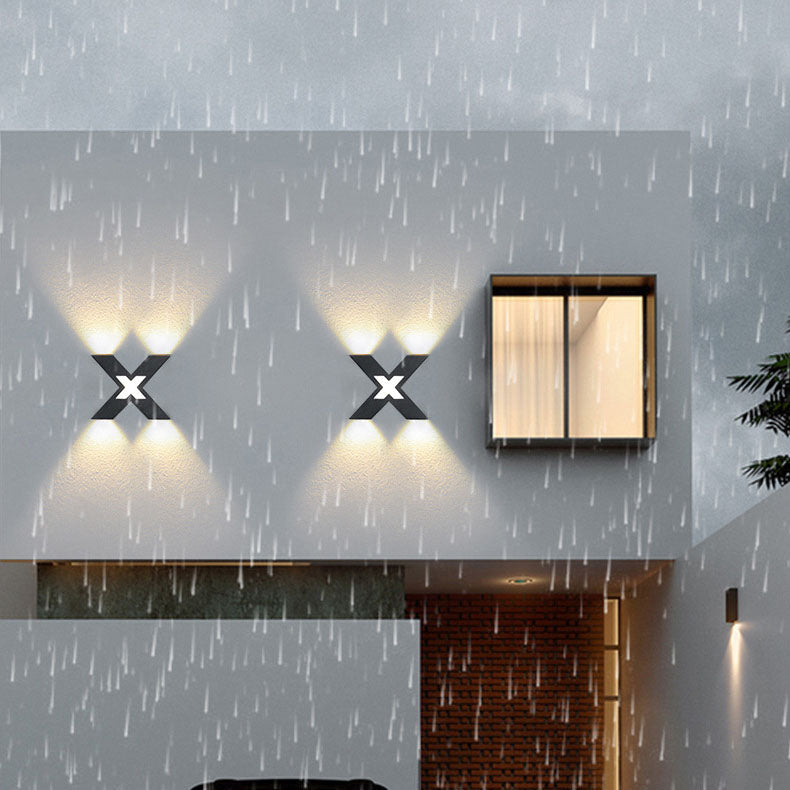 QuadraStrahl Outdoor – Wasserdichte X-förmige LED Wandleuchte für den Außenbereich