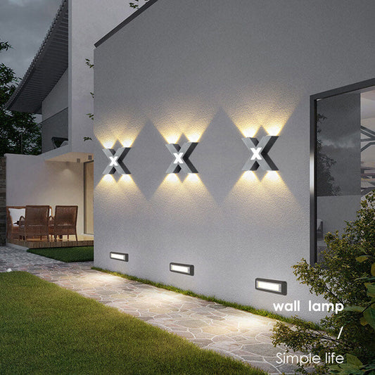 QuadraStrahl Outdoor – Wasserdichte X-förmige LED Wandleuchte für den Außenbereich