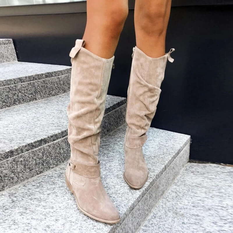Damen Stiefel im modernen Chic – Bequeme und stilvolle Herbst- und Wintermode 4