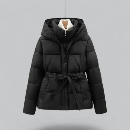Delilah | Warme Pufferjacke mit Kapuze und Gürtel für den Winterstil der Damen 0