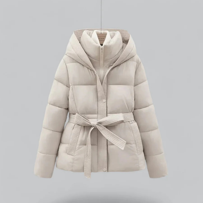 Delilah | Warme Pufferjacke mit Kapuze und Gürtel für den Winterstil der Damen 2