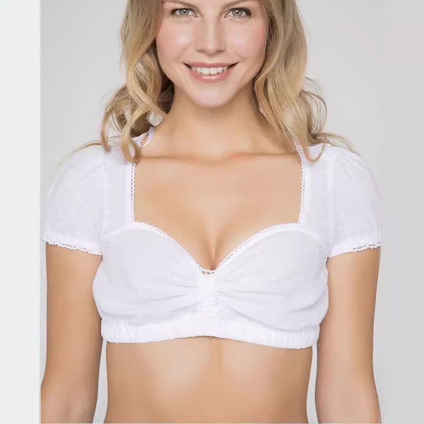 Dirndlbluse im traditionellen Oktoberfest-Stil 1