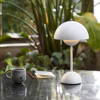 EisLicht – Modern table lamp design