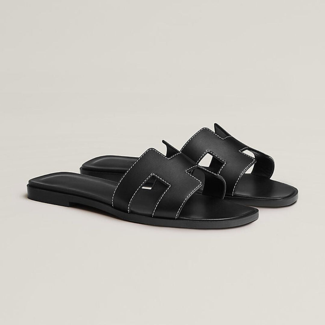 Flache Ledersandalen mit Cut-Out-Design 1