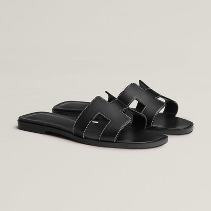 Flache Ledersandalen mit Cut-Out-Design 1