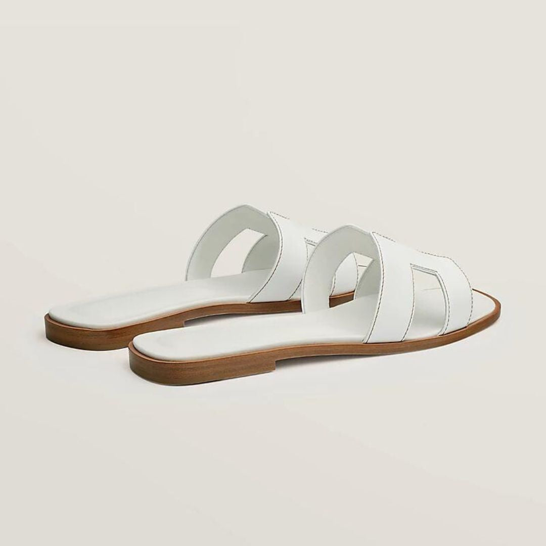 Flache Ledersandalen mit Cut-Out-Design 5