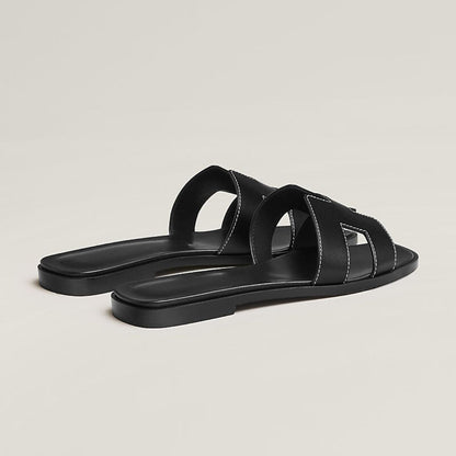 Flache Ledersandalen mit Cut-Out-Design 7