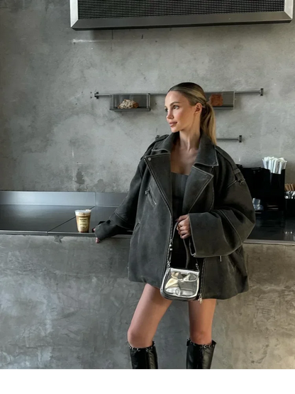 Graue Damenjacke aus Wildleder mit Reißverschluss und Taschen – Modischer Herbstmantel für Alltag 2