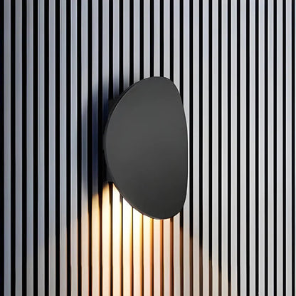 Illumaia | Minimalistische Wandleuchte aus Metall mit kreisförmigem Design 4