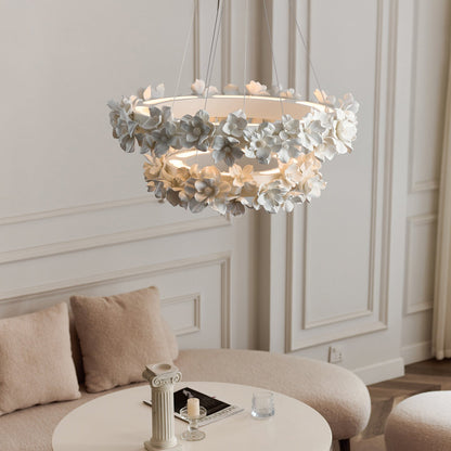 Illunor | Eleganter Kronleuchter mit modernem Touch aus Keramikblumen 2