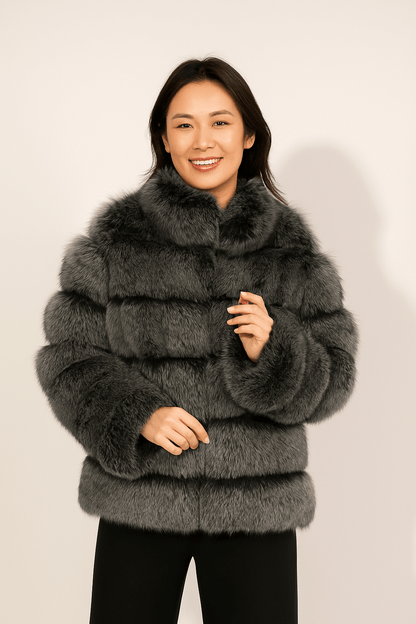 Kirsten | Kurze flauschige Winterjacke aus Kunstfell für Damen 18