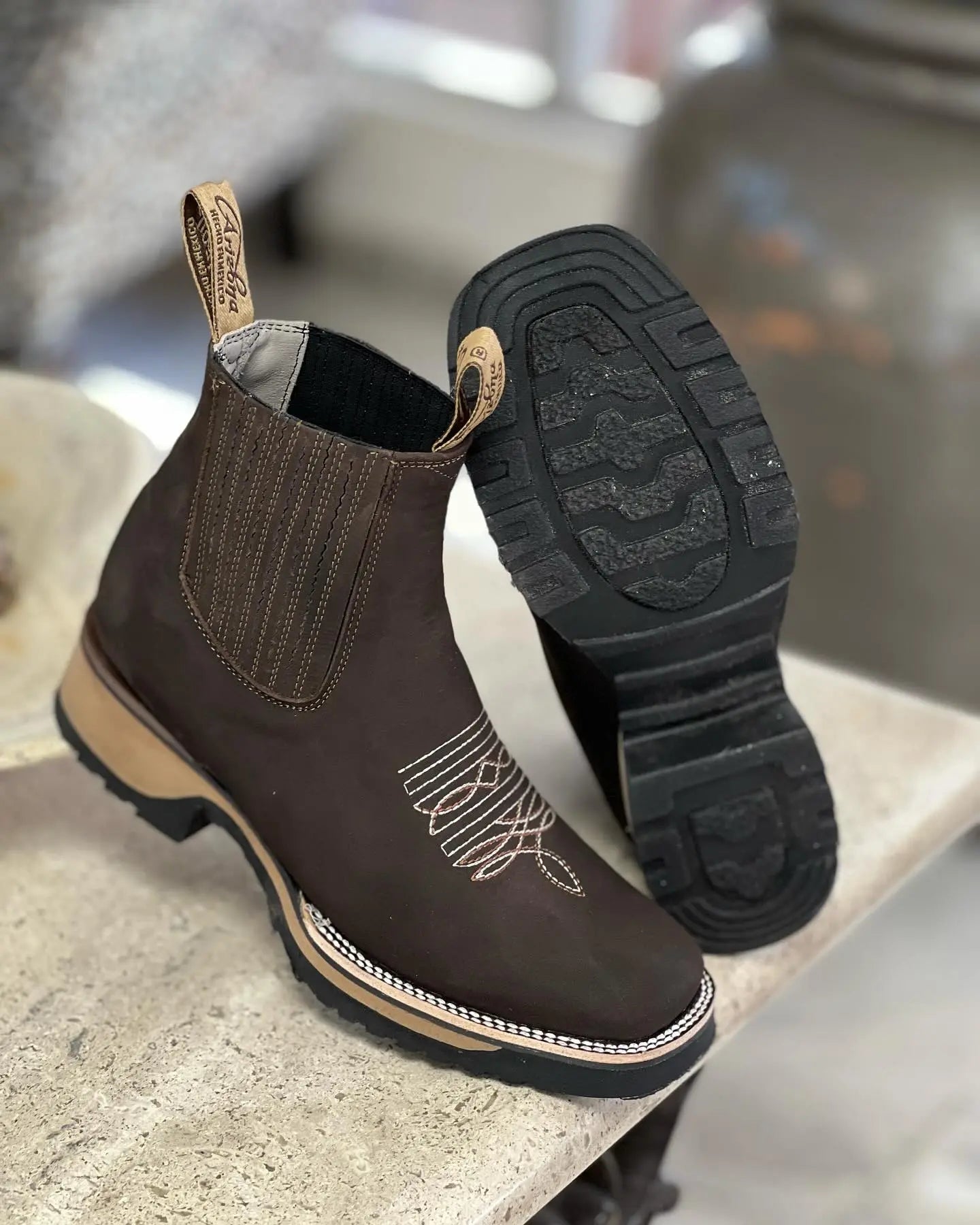 Klassische Unisex Cowboy-Stiefel aus Leder – Bequeme Westernstiefel für Herren und Damen mit zeitloser Ästhetik 2