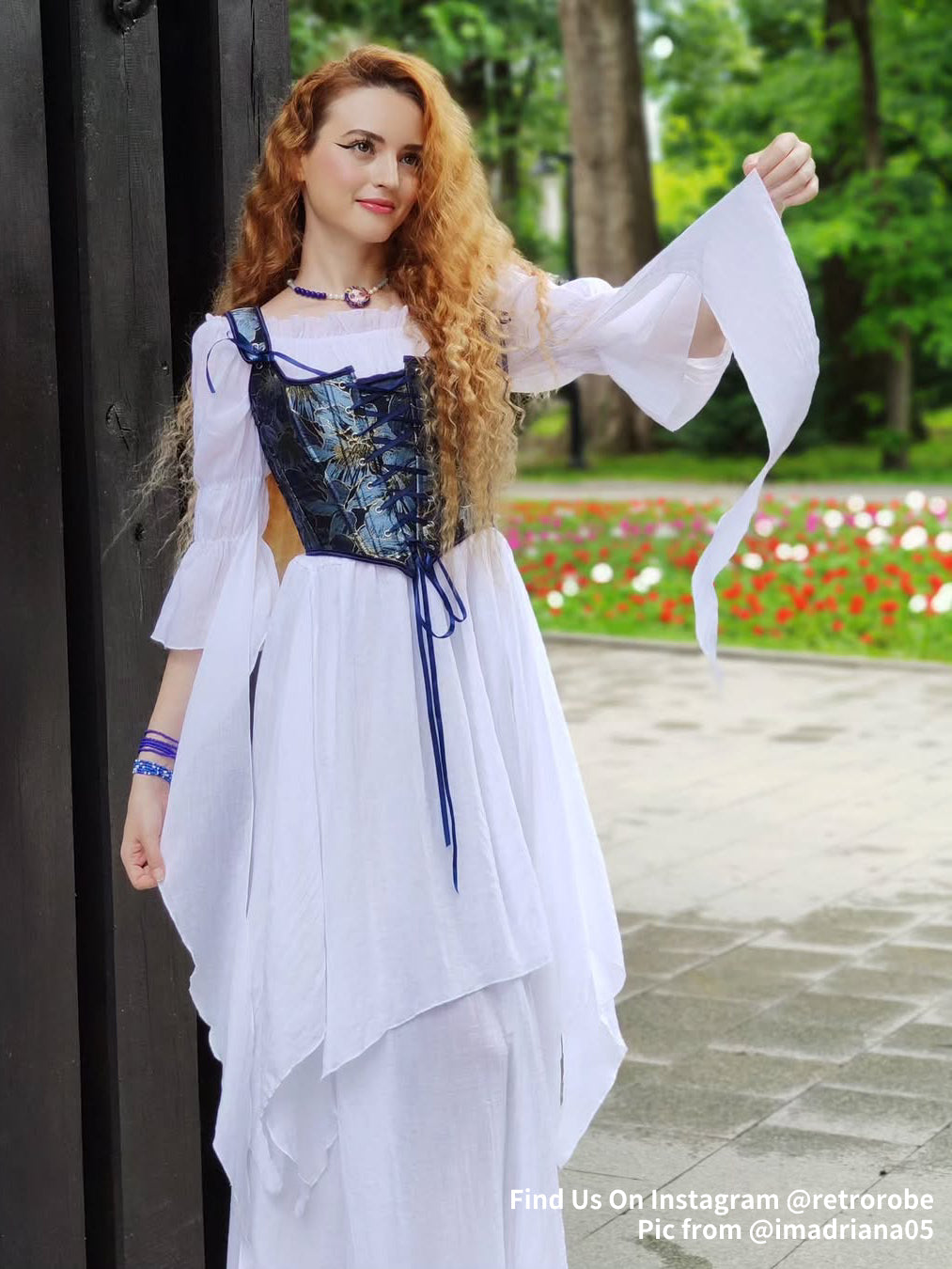 Korsettweste im Renaissance-Stil mit blauem Muster und U-Rücken 1