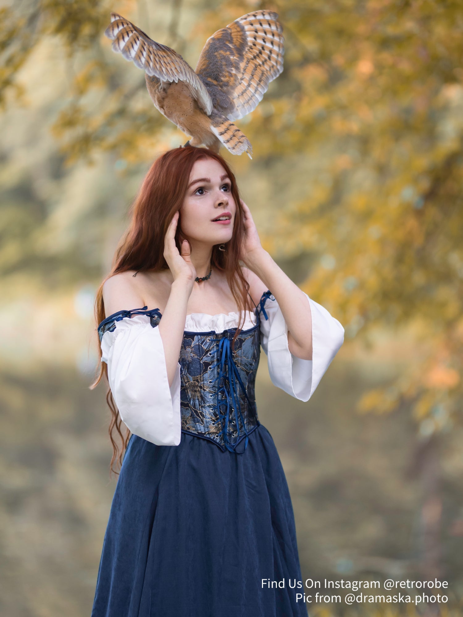 Korsettweste im Renaissance-Stil mit blauem Muster und U-Rücken 2