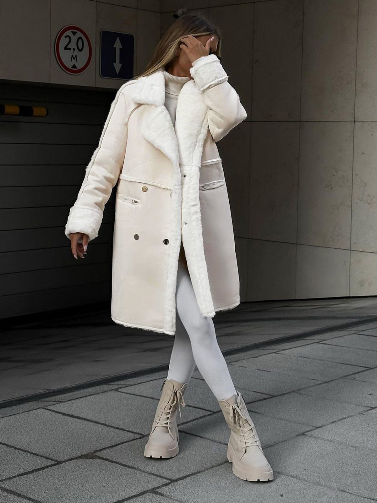 Larissa | Eleganter Mantel in Übergröße für Damen – Warmes Winter-Plüsch-Revers 4