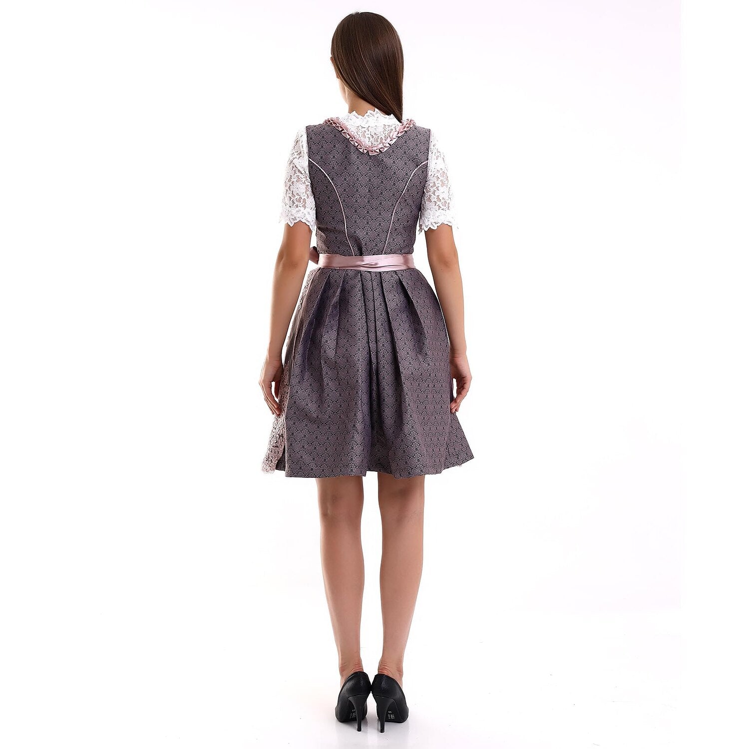 Lila besticktes Dirndlkleid mit Spitzenschürze und Bluse zum Oktoberfest 1